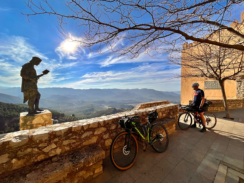 Bikepacking Andalusien – Etappe 6 Aussicht Auf Die Großen Olivenbaum-Plantagen